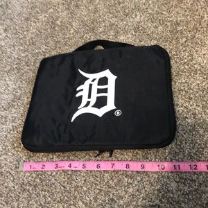 Detroit collapsing bag